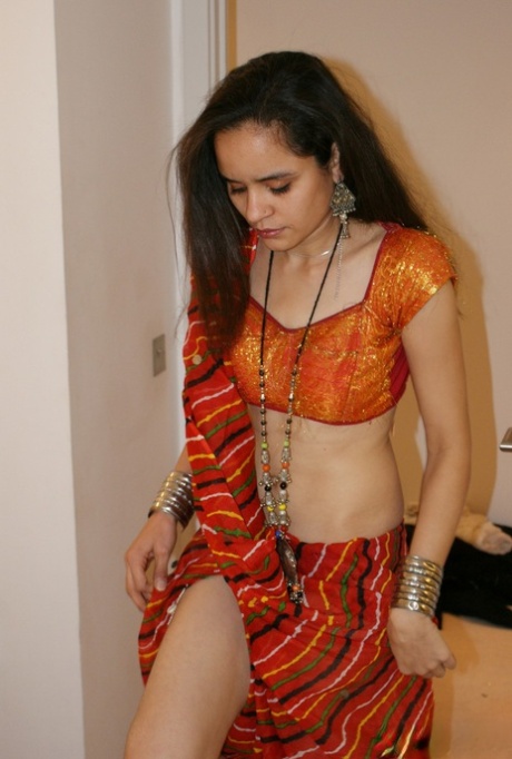 Jasmine Mathur model sexy pics
