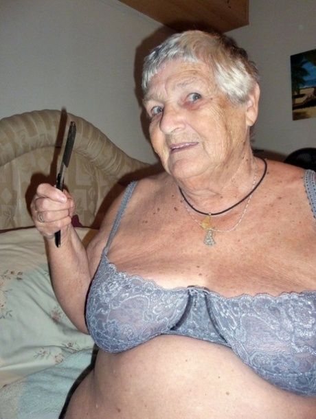 Grandma Libby nude pornstar pic