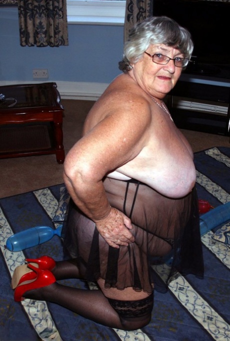 Grandma Libby star erotic pics