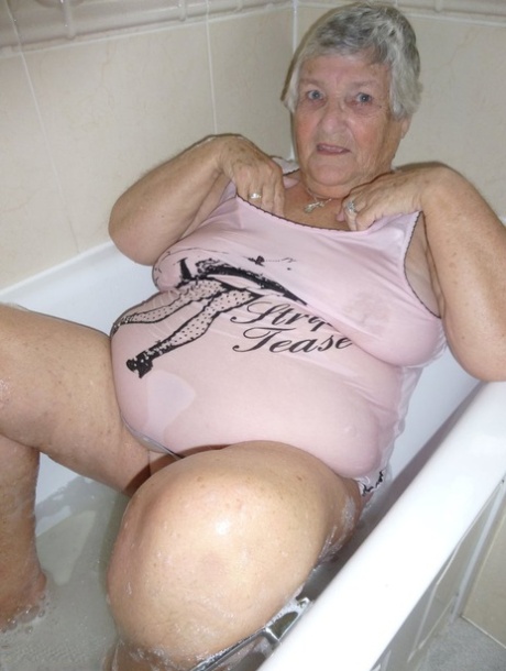 Grandma Libby model naked photos