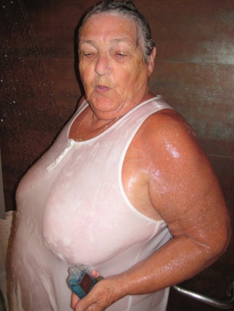 Grandma Libby nude model photo