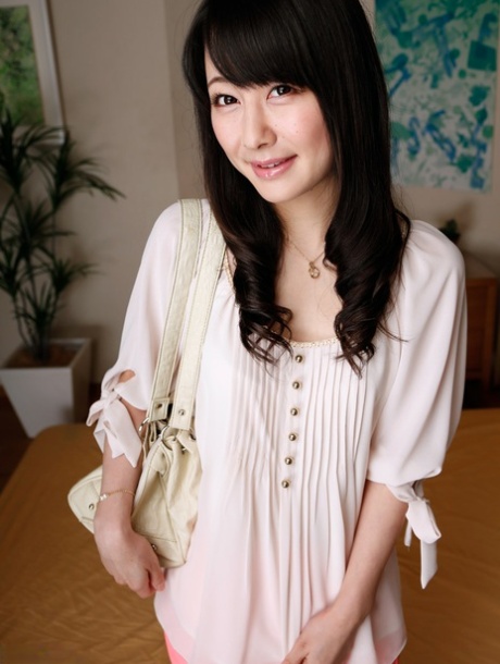 Ayumi Iwasa star erotic pictures