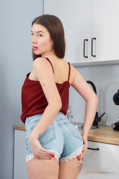 Jolie Butt hd model photo