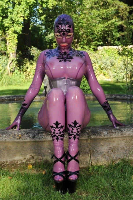 Latex Lucy model exclusive picture