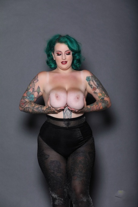 huge juicy boobs swallow blowjob naked photos